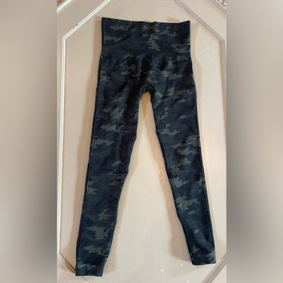 Spanx full length leggings women’s size XS green camo - Picture 1 of 3